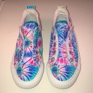 Blowfish Malibu shoes size 7.5. Easy-on elastic. Multicolored Tie-dye. Like New